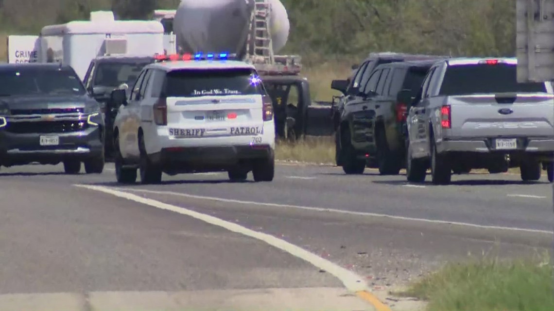 Deputies shoot murder suspect firing at officers in Atascosa County, officials say - Vimarsana News