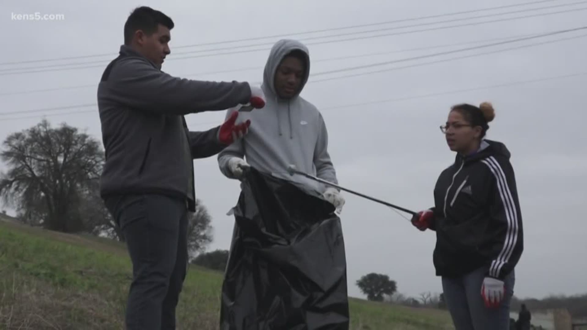 Thousands of San Antonians took to the river, creeks and fields to clean up our waterways as the river authority hosted its 25th Basura Bash! Eyewitness news reporter Erica Zucco explains how it achieves more than one mission and how you can help keep our city clean.
