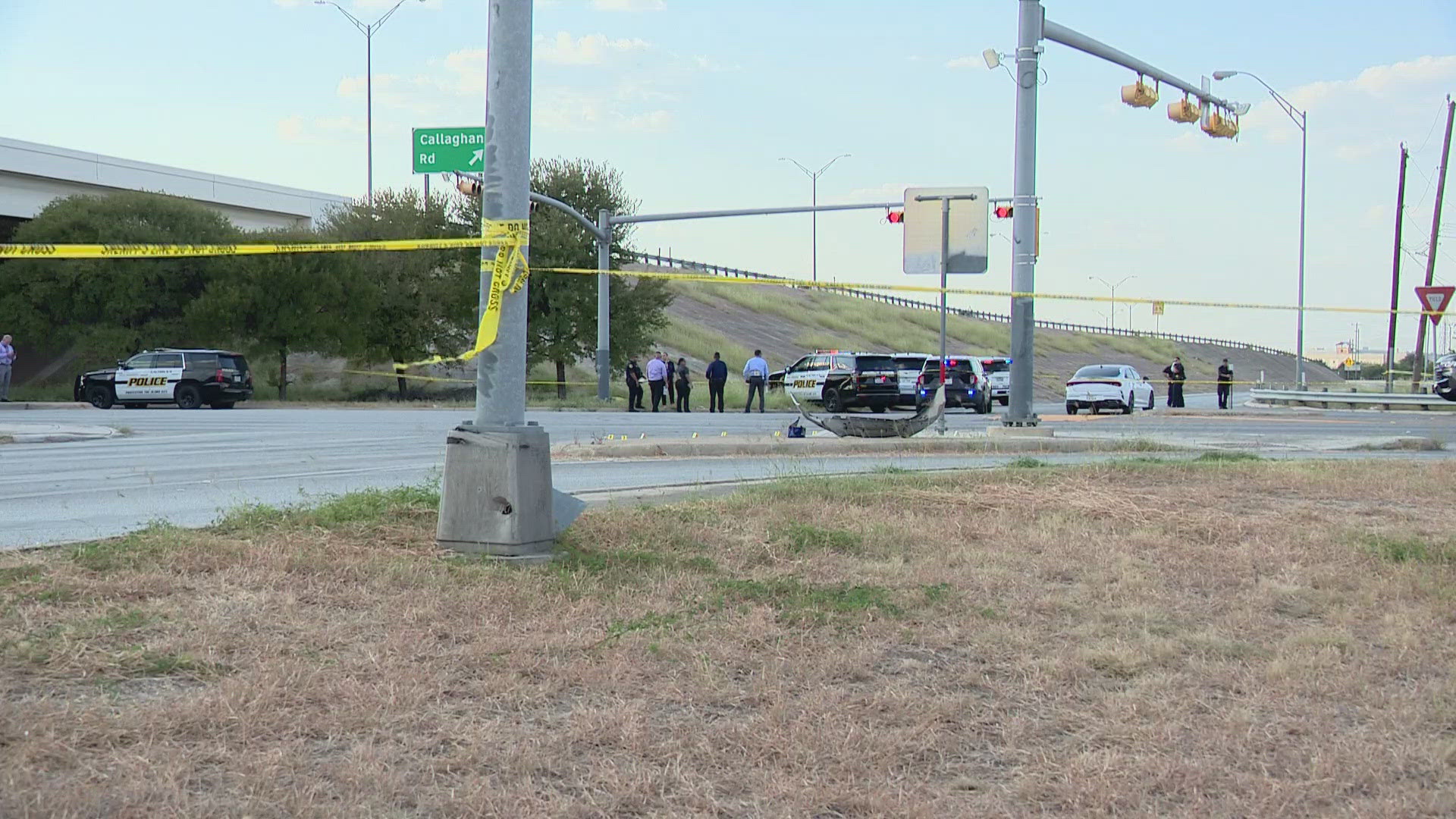 The sheriff says the chase started on Castroville Road when San Antonio police officers tried to pull over a fugitive.