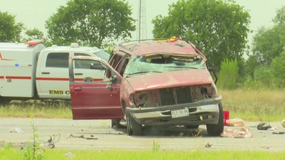 Woman killed in car accident at I-35 and New Laredo Highway | kens5.com