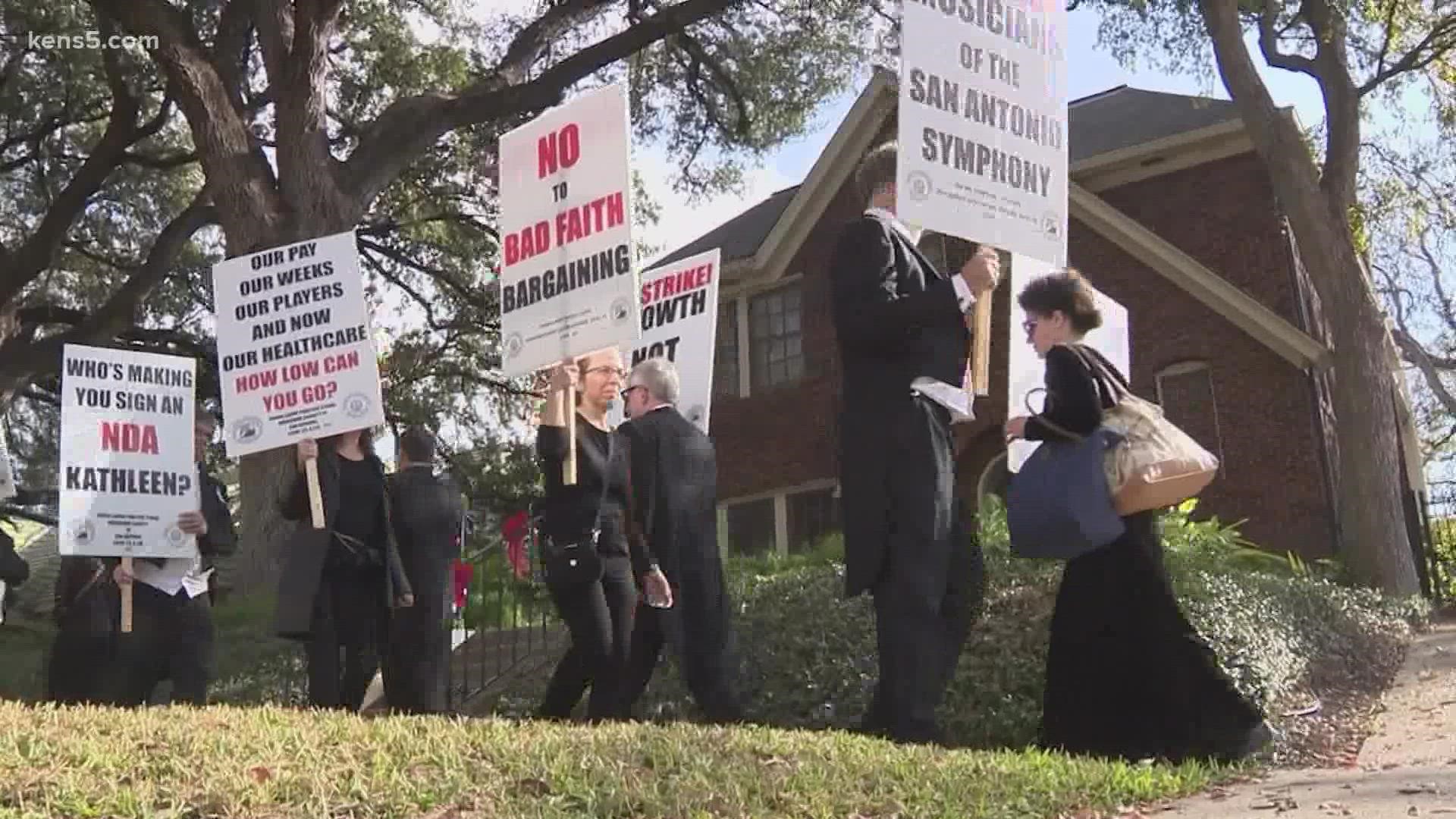 San Antonio Symphony members organized silent picket as strike continues