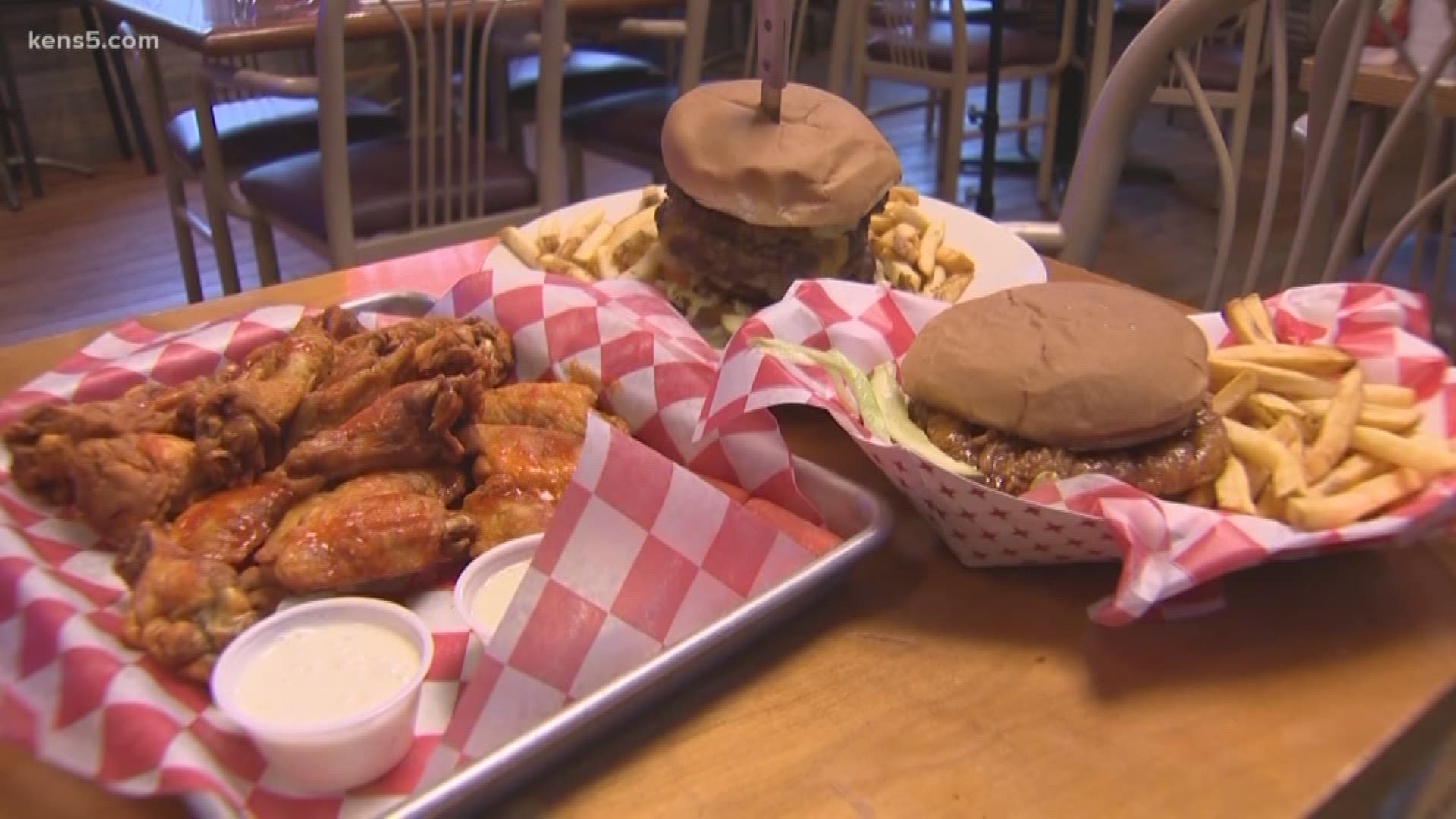 The Neighborhood Eats 'Big Food Tour' heads to 4 Way Bar & Grill, on the north side of Medina Lake, where Marvin Hurst came across a challenge burger so big it had to be downsized so customers would eat it. MORE: https://on.kens5.com/2ZQqacK