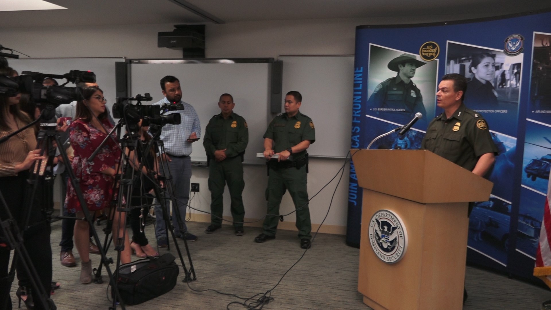 'Unprecedented' number of migrants crossing the southern border, CBP ...