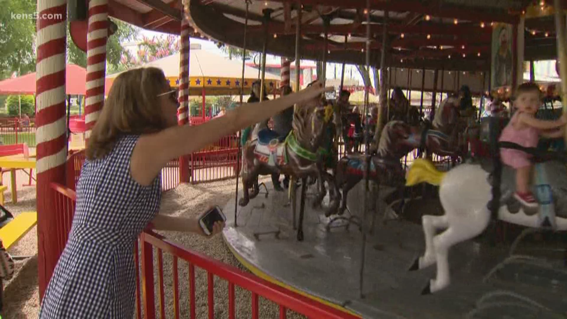 A historian San Antonio amusement park is in its final hours of operation on Broadway Street before moving to a new home.