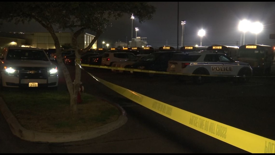 Schertz officers find man dead from apparent gunshot injury in car