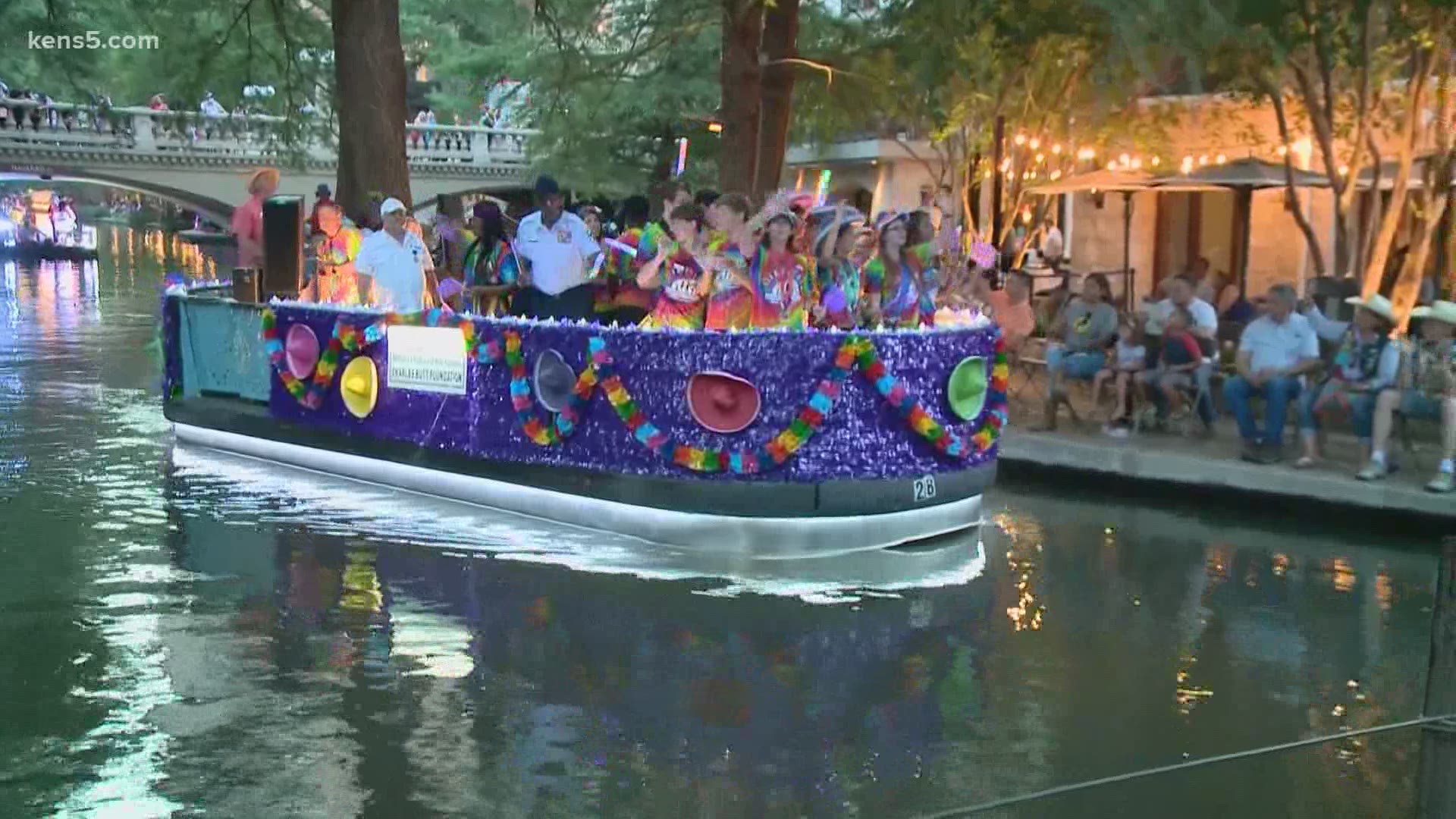 Thousands brave the heat at Texas Cavaliers River Parade