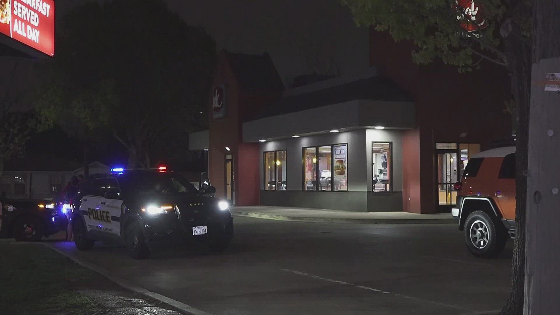 Employee shot during attempted robbery at Jack in the Box on south side ...