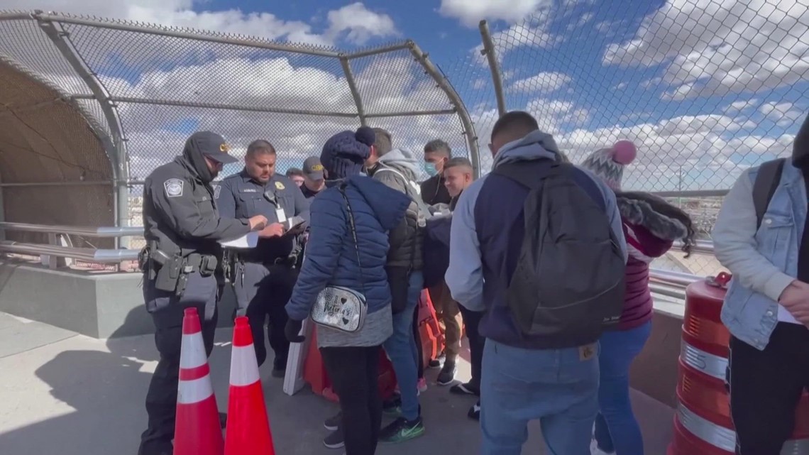 Migrants entering the US are using a mobile app to help the process of applying for asylum
