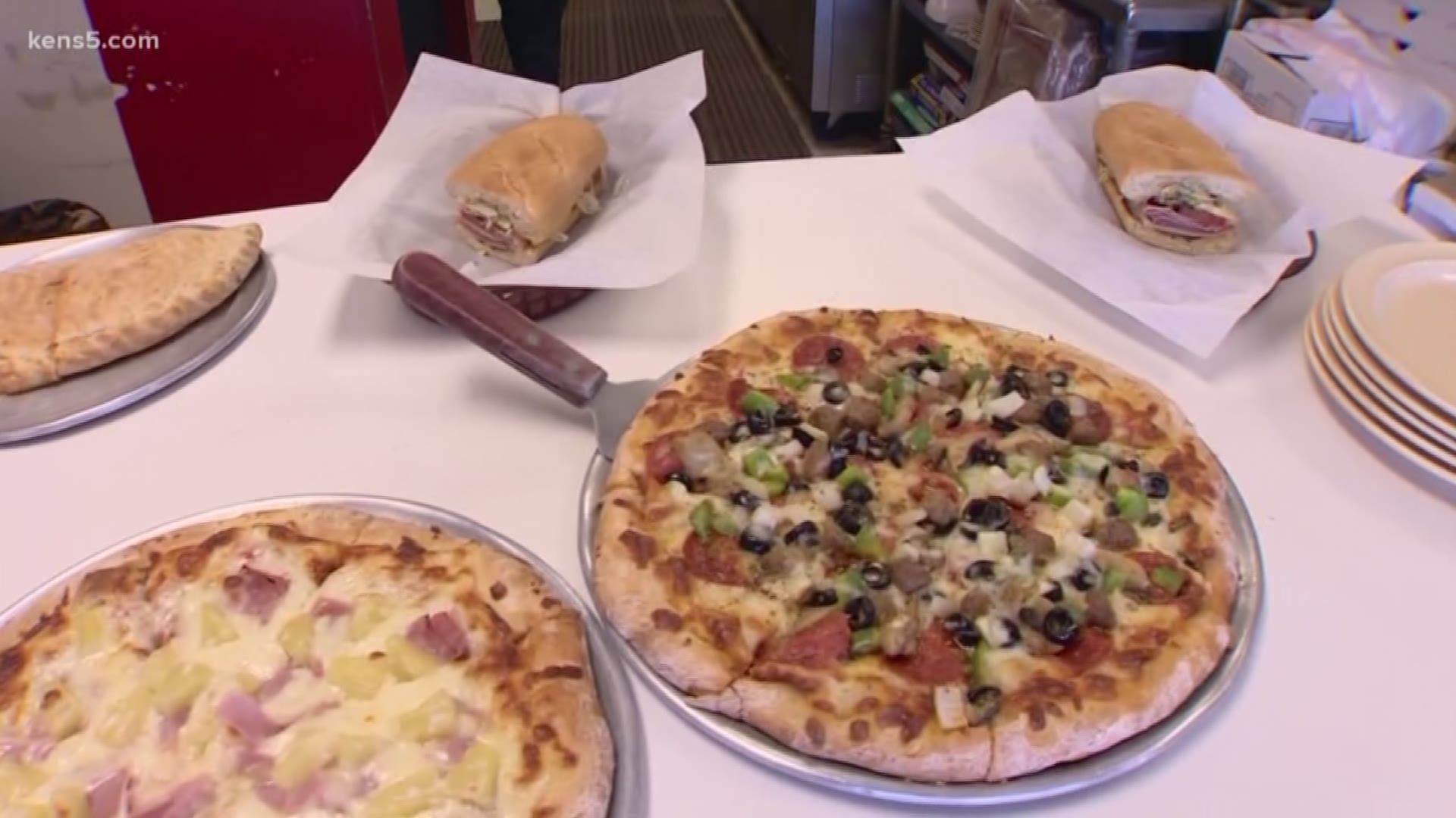 In this week's Neighborhood Eats: Perfect Pizza Tour edition, KENS 5's Marvin Hurst got a whiff of the quality pizza a brother and sister team have been making for 31 years.