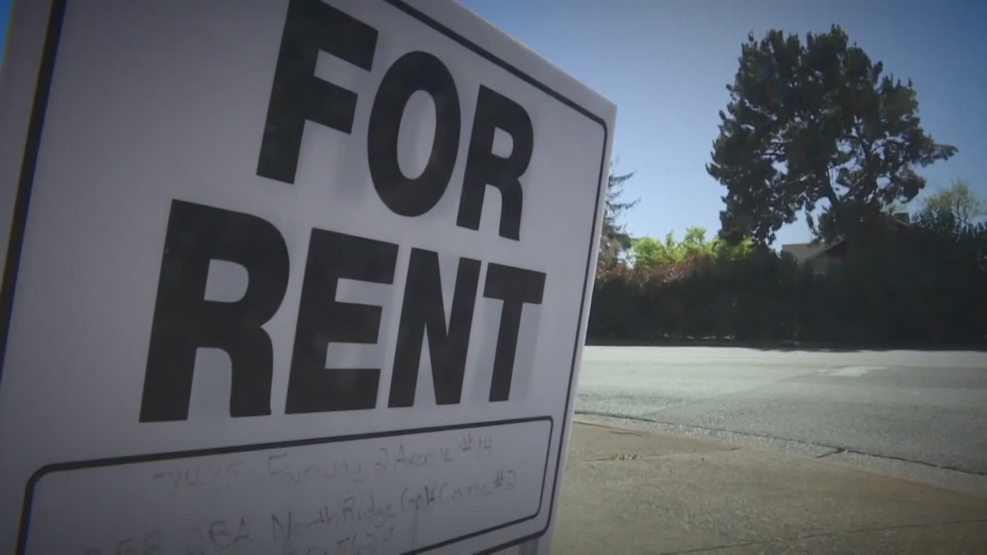 Here are some tips to save on the price of rent as the housing market cools off.