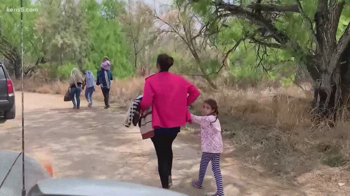 COVID policy forces migrant children to leave parents at border - Vimarsana News