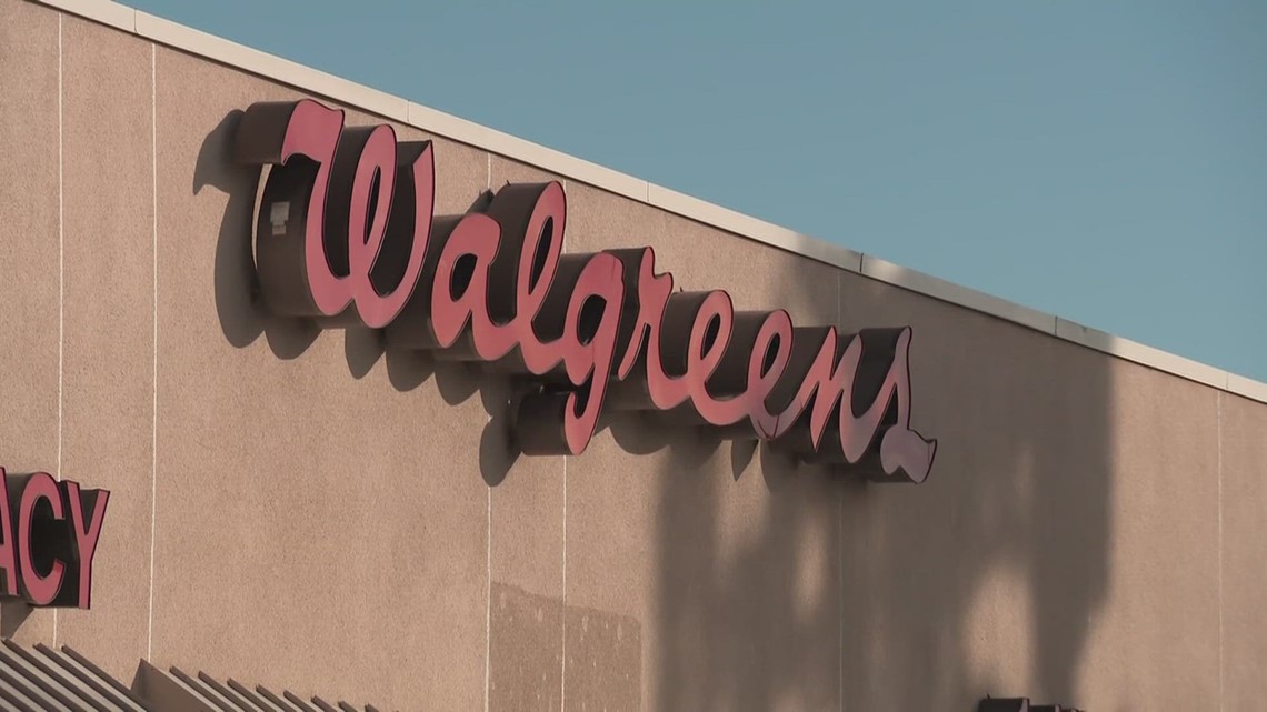 Walgreens set to close hundreds of locations
