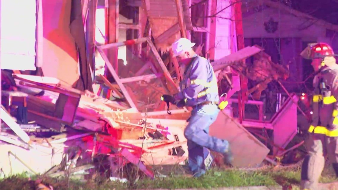 Car crashes into San Antonio home in the middle of the night | kens5.com