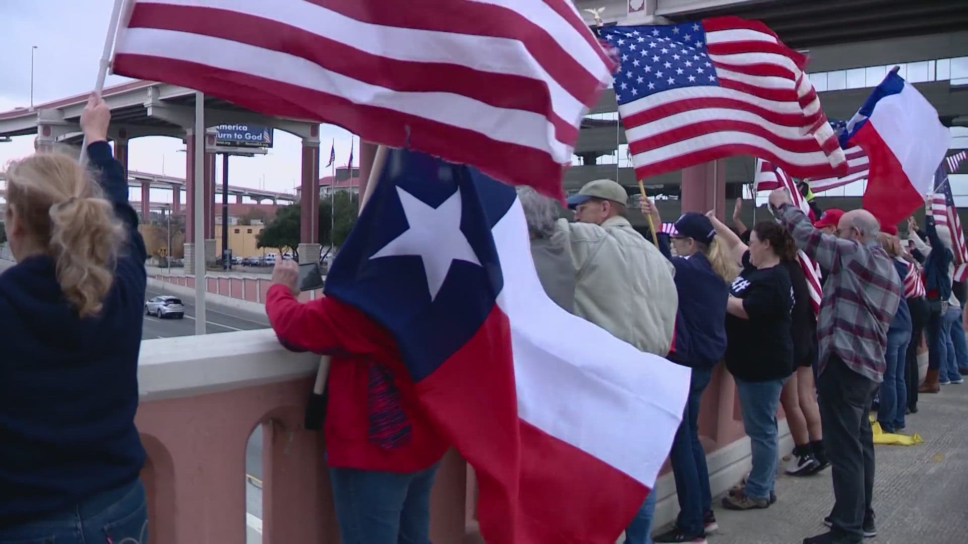 Protesters in San Antonio cheering on Convoy that continues towards Eagle Pass this weekend