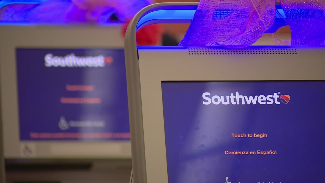 Anxious moments for some Southwest flyers after airline briefly pauses flights
