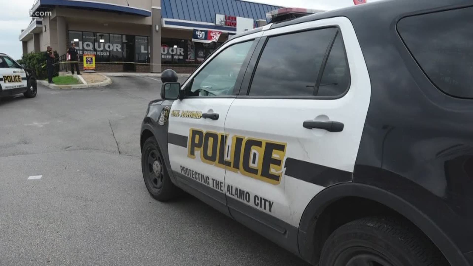 San Antonio police are investigating whether a liquor store employee was justified in killing a customer. Eyewitness News reporter Sharon Ko has more.