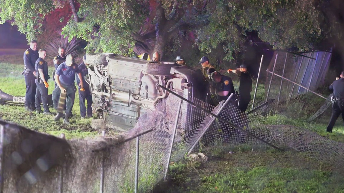 Man breaks two arms in crash on the south side of San Antonio | kens5.com