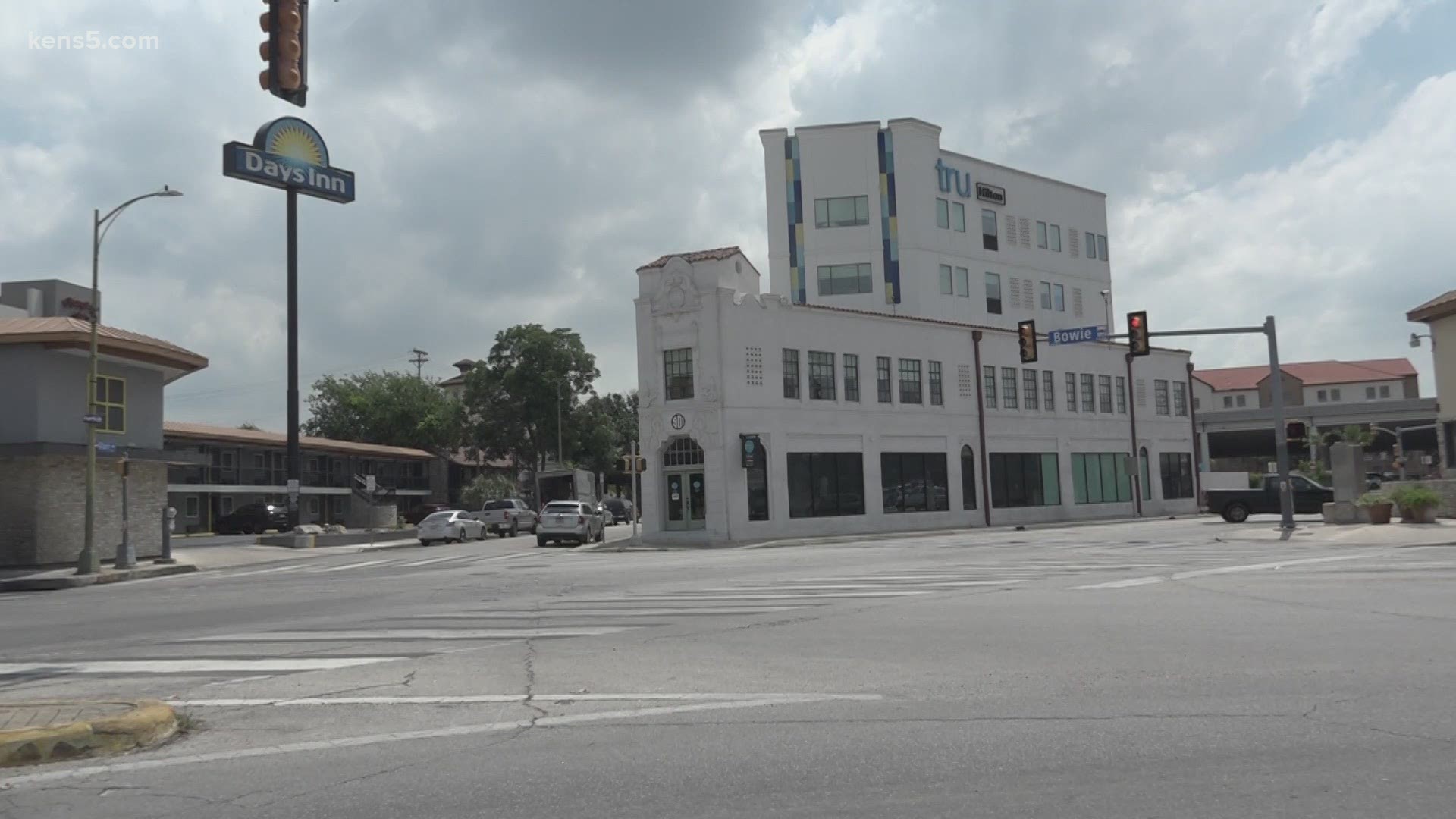 The Days Inn off East Houston Street will be turned into a homeless shelter following majority approval by the San Antonio City Council on Thursday.