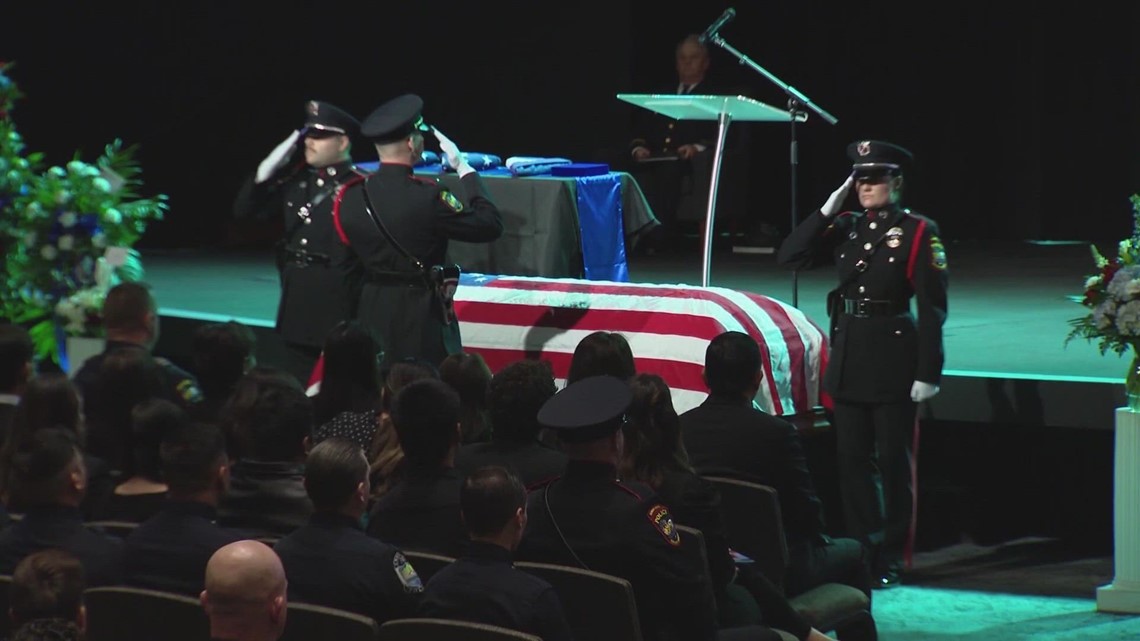 Hundreds pay tribute to fallen north Texas police officer