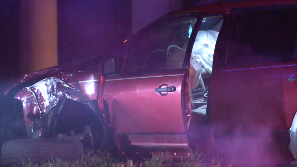 SAPD: Car slams into pole; driver and passenger run from crash | kens5.com