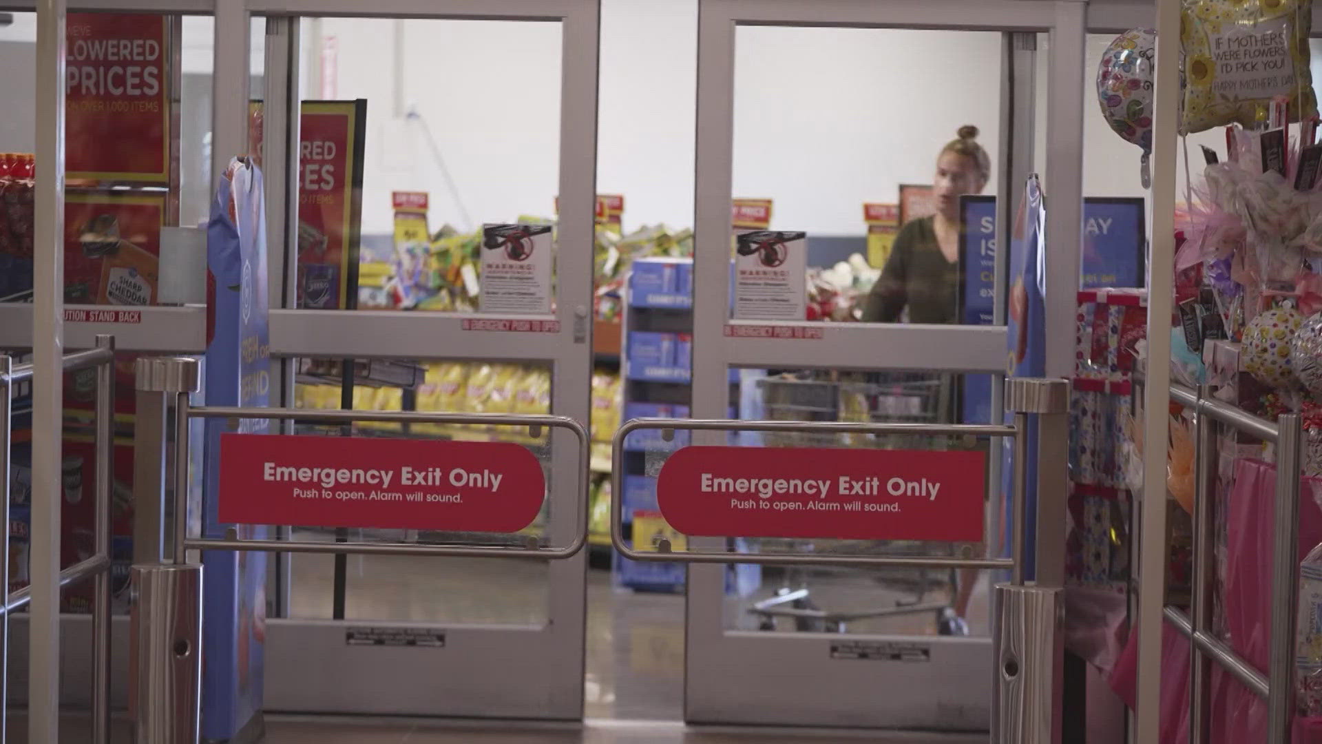 The app is designed to help shoppers save money by comparing the total cost of their grocery cart across major retailers in their area.