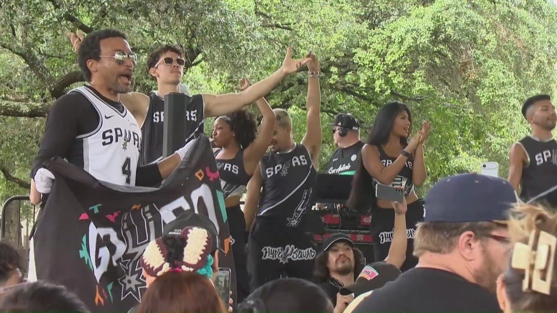 Spurs fans hope pep rally can spark Game 3 win vs. Thunder | kens5.com