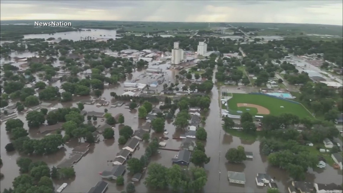 Parts of Midwest remain under flood warnings following days of heavy ...