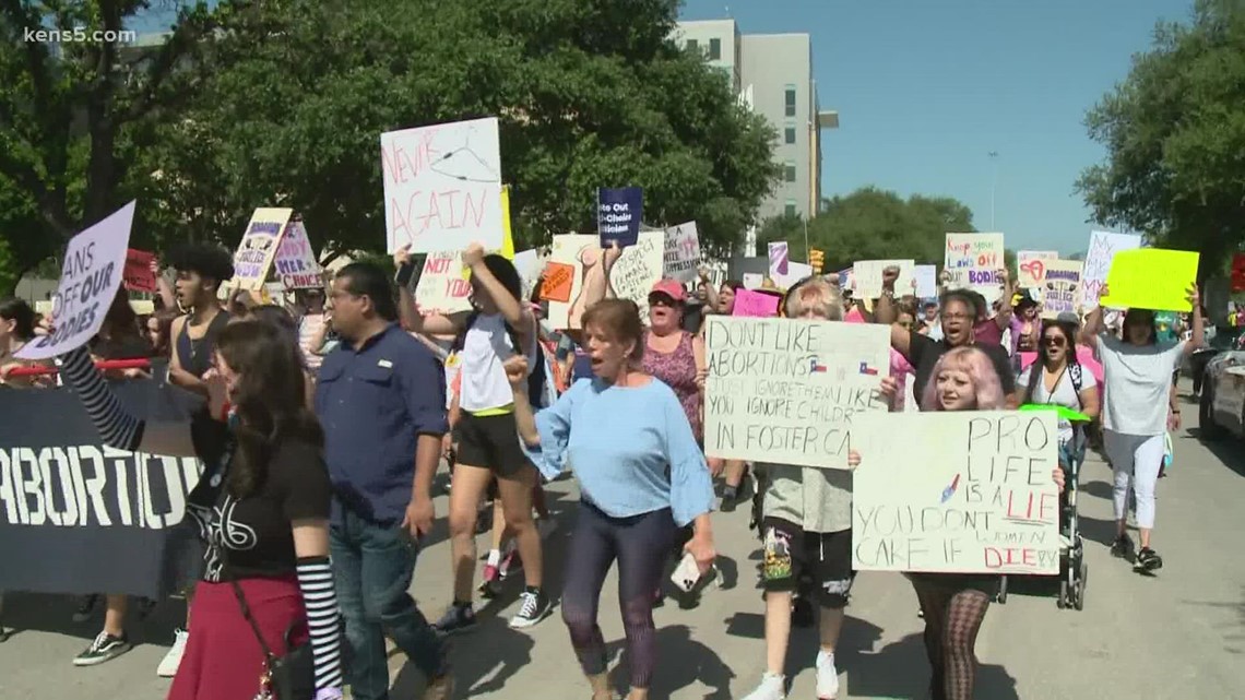 Thousands attend pro-choice rally in San Antonio in support of abortion rights