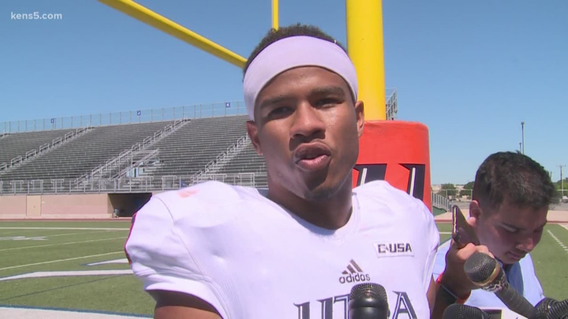 Frank Harris turned the heads of both his coaches and teammates with an exciting showcase at the Roadrunners' spring scrimmage.