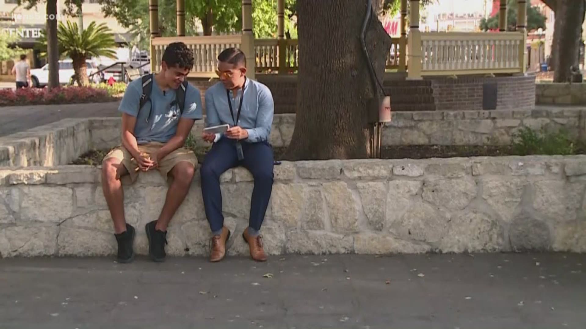 It was an unwanted sight outside one of the top tourist spots in the state. Eyewitness News reporter Henry Ramos is live at The Alamo.