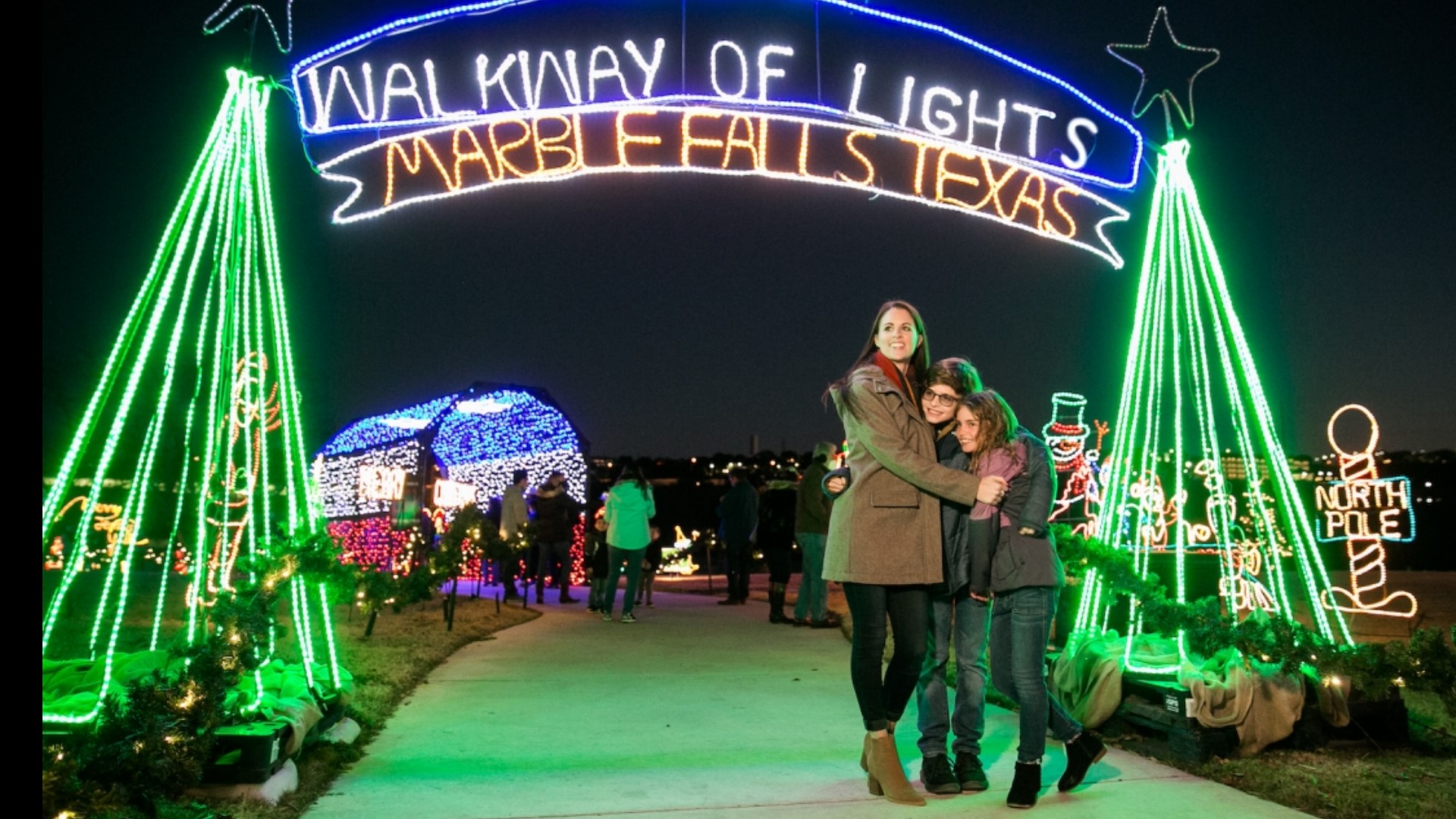 San Antonio holiday lights via car Drivethrus, walkable ones