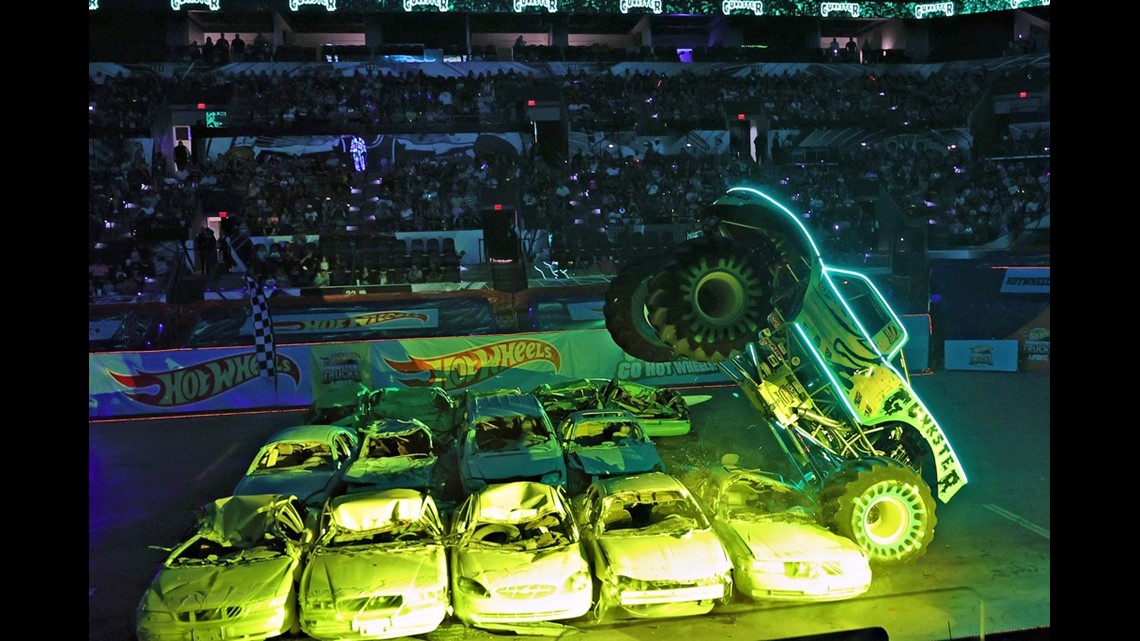Hot Wheels Monster Trucks rev into San Antonio's AT&T Center this weekend, San Antonio