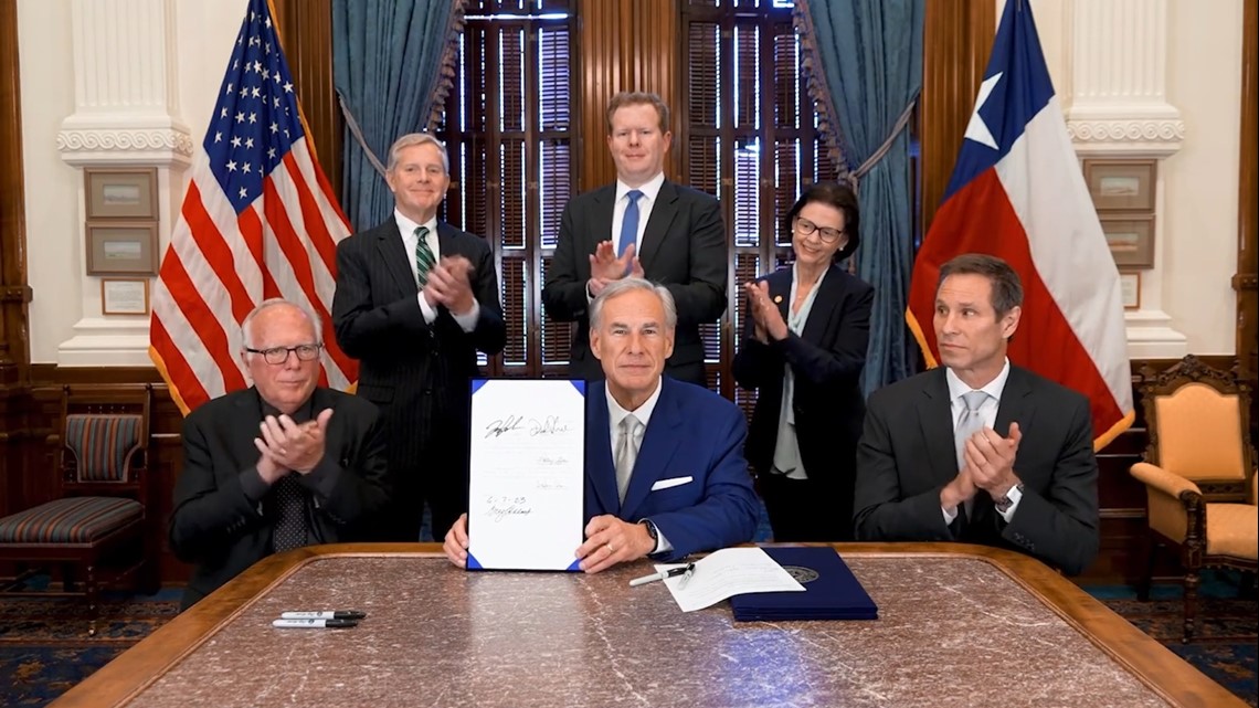 Two years after Uri, Abbott signs bills to bring more power plants to Texas. Will they come? - Vimarsana News