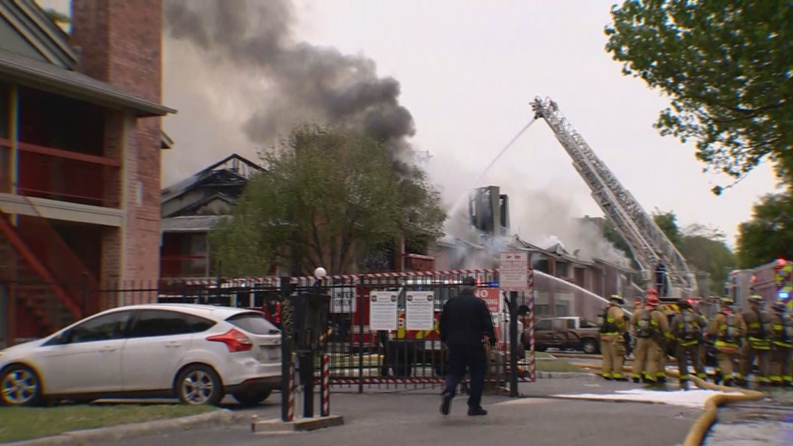 Fire crews battle massive fire at west-side apartment complex | kens5.com