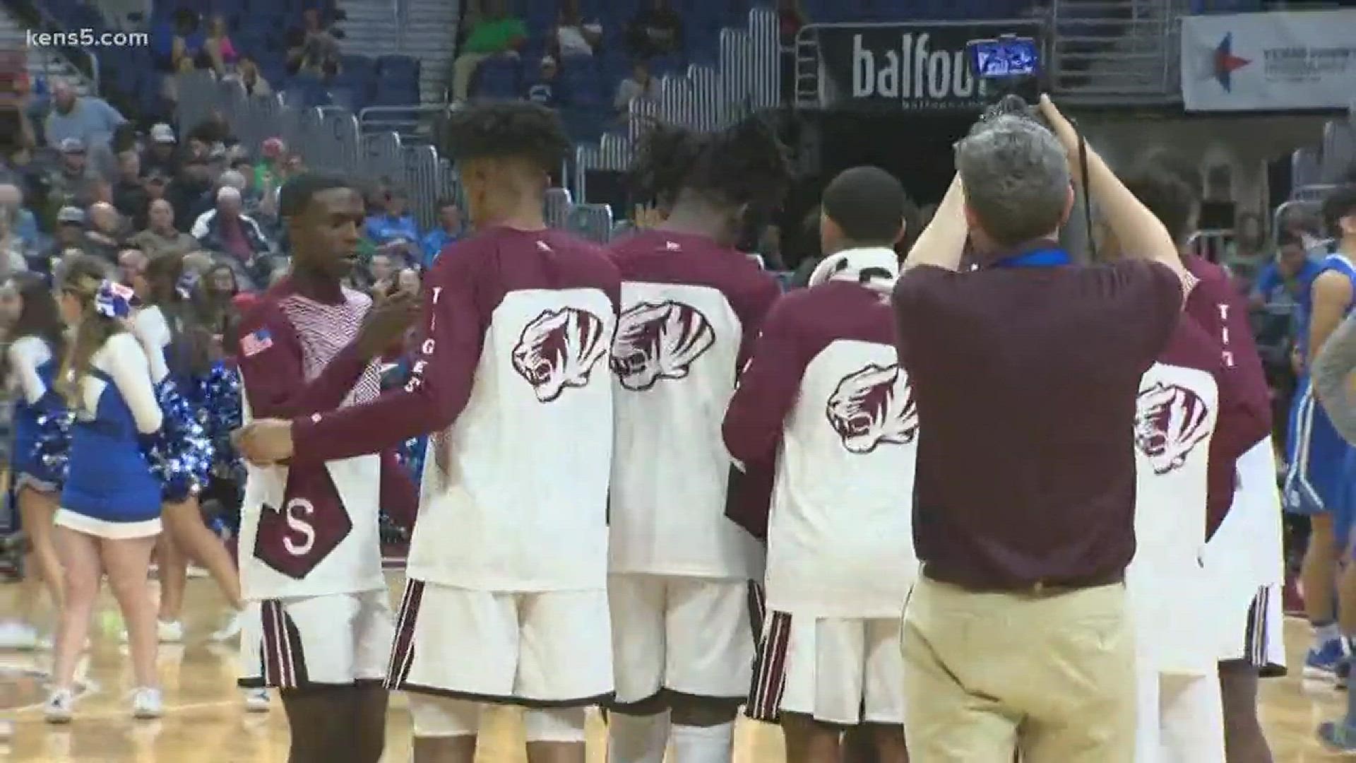 Silsbee looked every bit like a defending state champion Friday, rolling to an 80-61 blowout of Somerset in the Class 4A state semifinals at the Alamodome.
