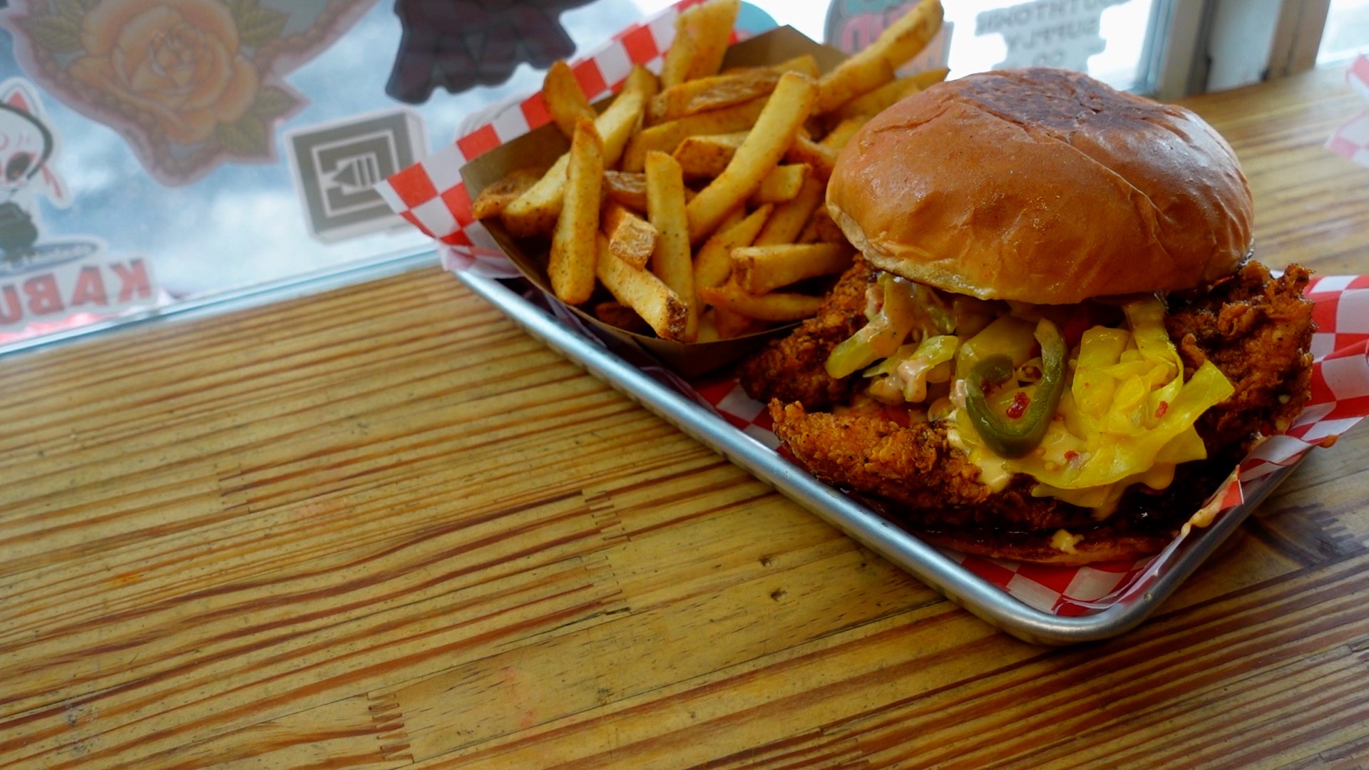 Pete's Hot Chicken food truck serving San Antonio at Besame Bar