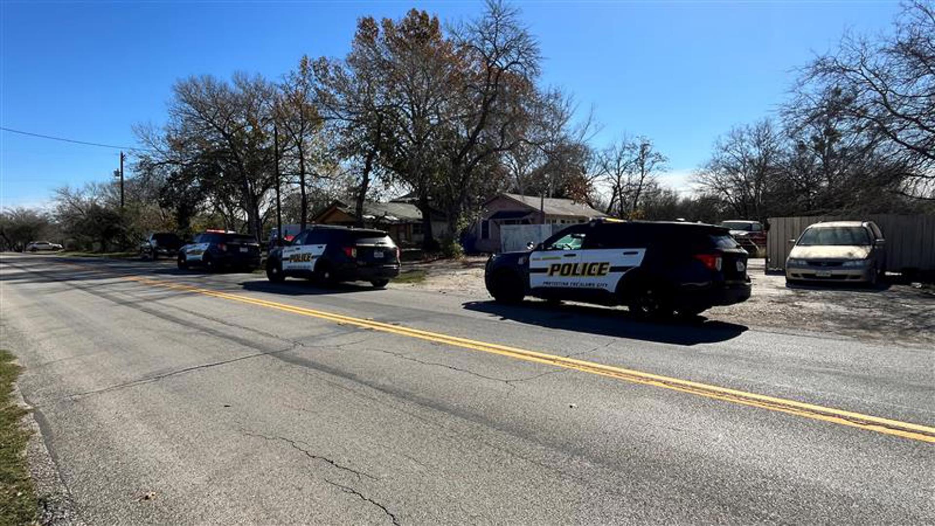 Elderly man found dead outside tent in south-side neighborhood, police ...