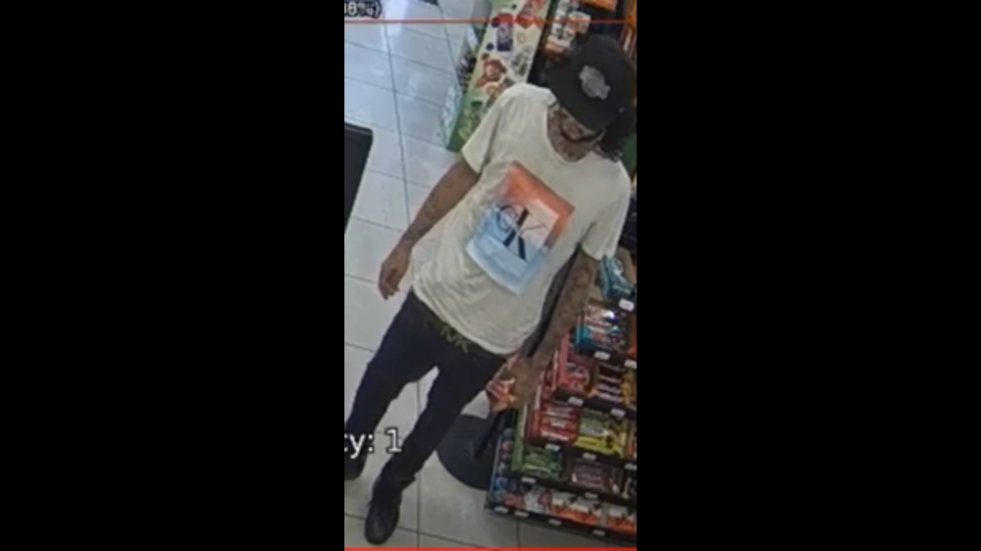 SAPD searching for suspect who allegedly robbed a man at Circle K ...