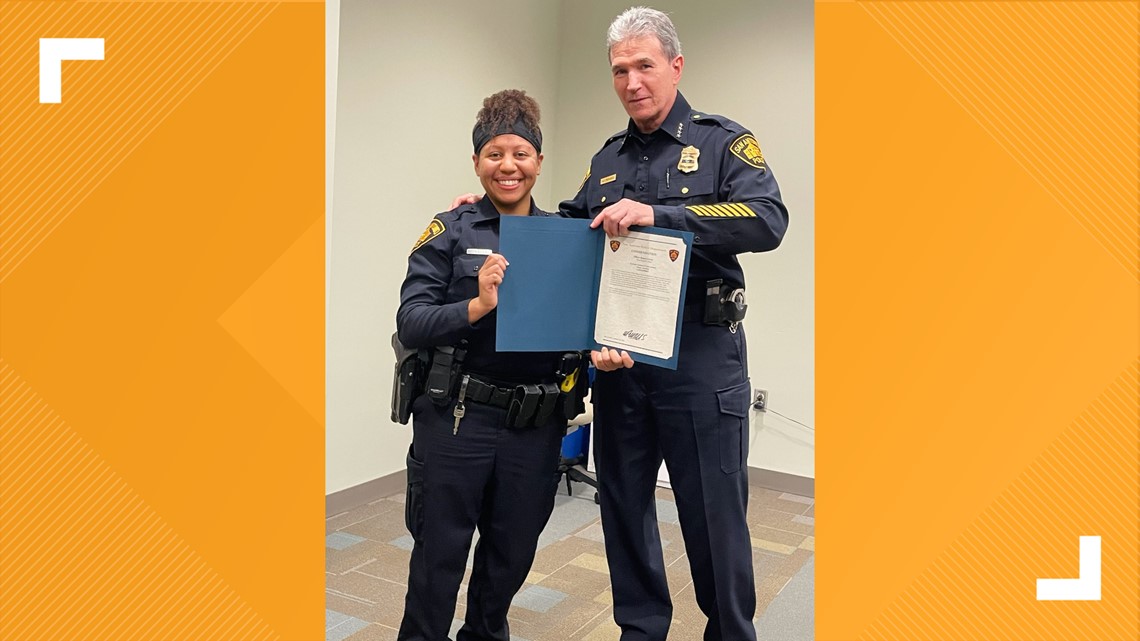 SAPD Officer Recognized After Saving Someone From Burning Car | Kens5.com