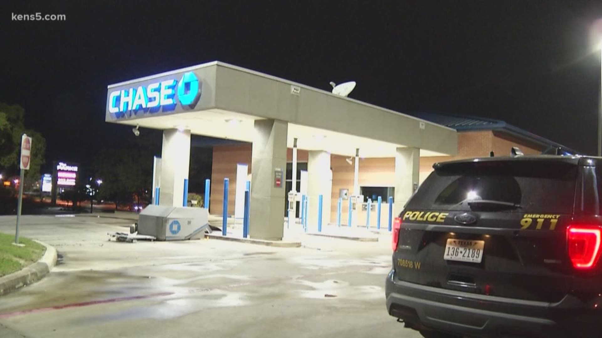 Robbers tried to steal an ATM from a Chase Bank early Wednesday morning in San Antonio.