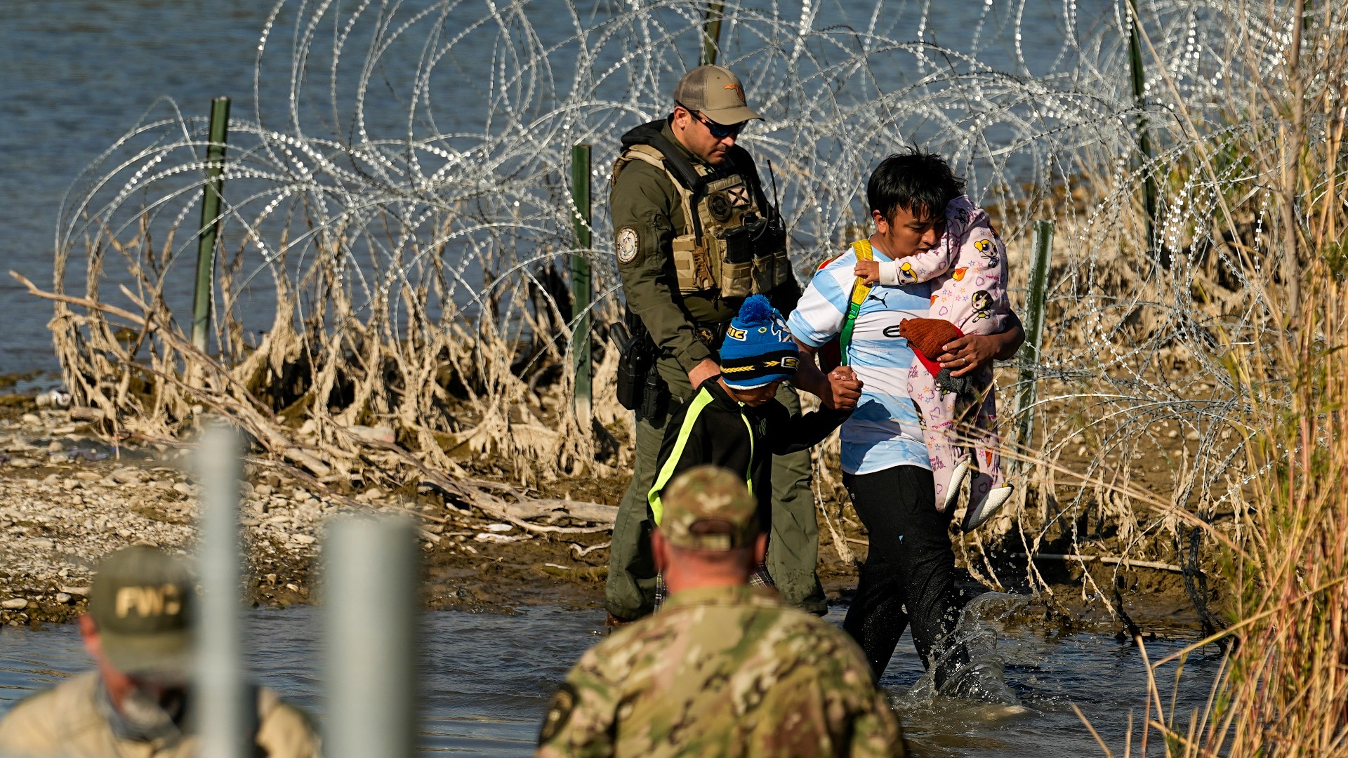 National Guard apprehending fewer migrants at the Texas border | kens5.com