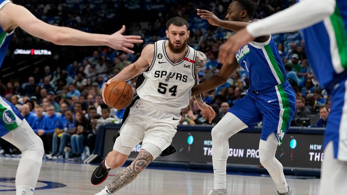 Spurs re-sign Mamukelashvili one-year deal | kens5.com