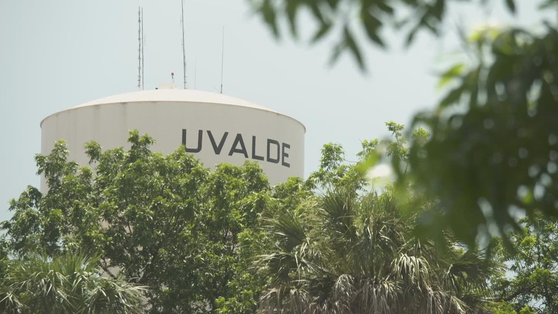 Uvalde residents stand together after mass shooting tragedy - Vimarsana News