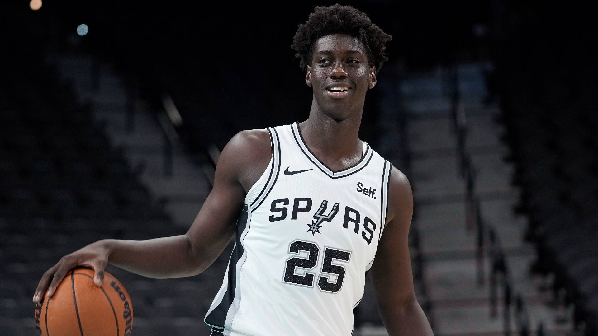 Spurs' Cissoko reveals off-the-court adversities in his rookie | kens5.com