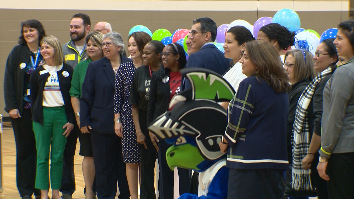 AlamoPROMISE pledge yields Wagner High School seniors free graduation