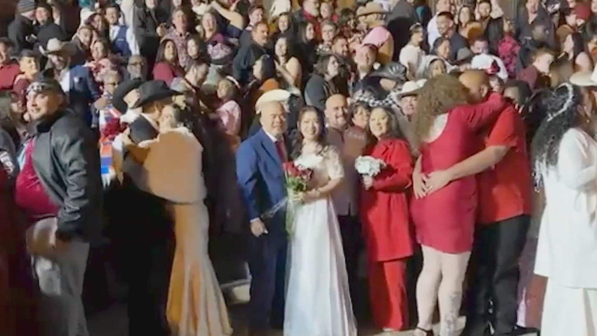 KENS 5 Reporter Roxy Van Ruiten was at the courthouse and talked with people getting ready to tie the knot. 