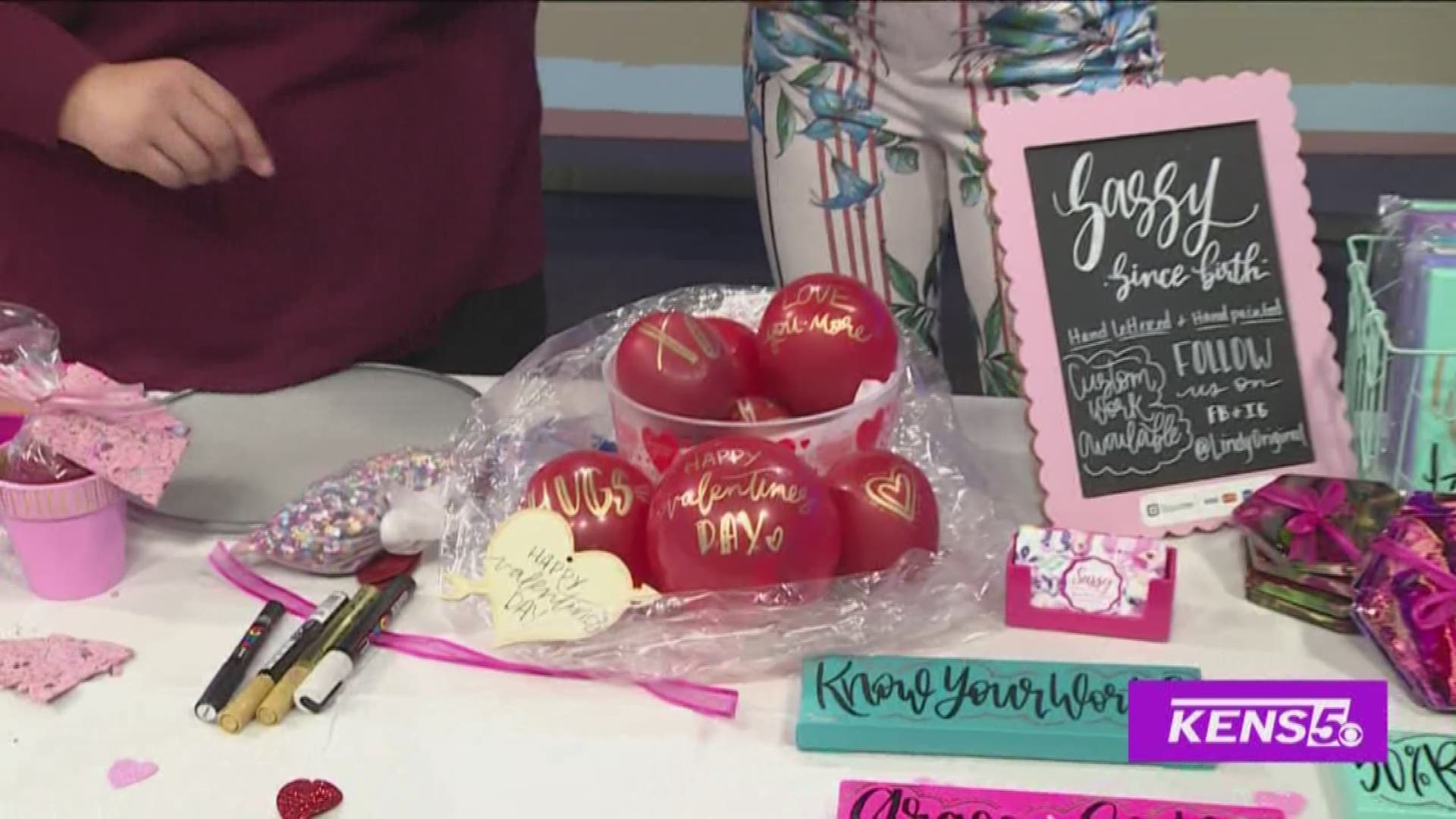 We're getting crafty this morning and making easy DIY gifts for your loved ones