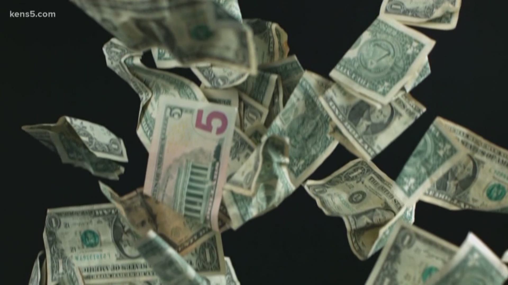 What one local man did when he stumbled across $360 sticking out of an ATM.
