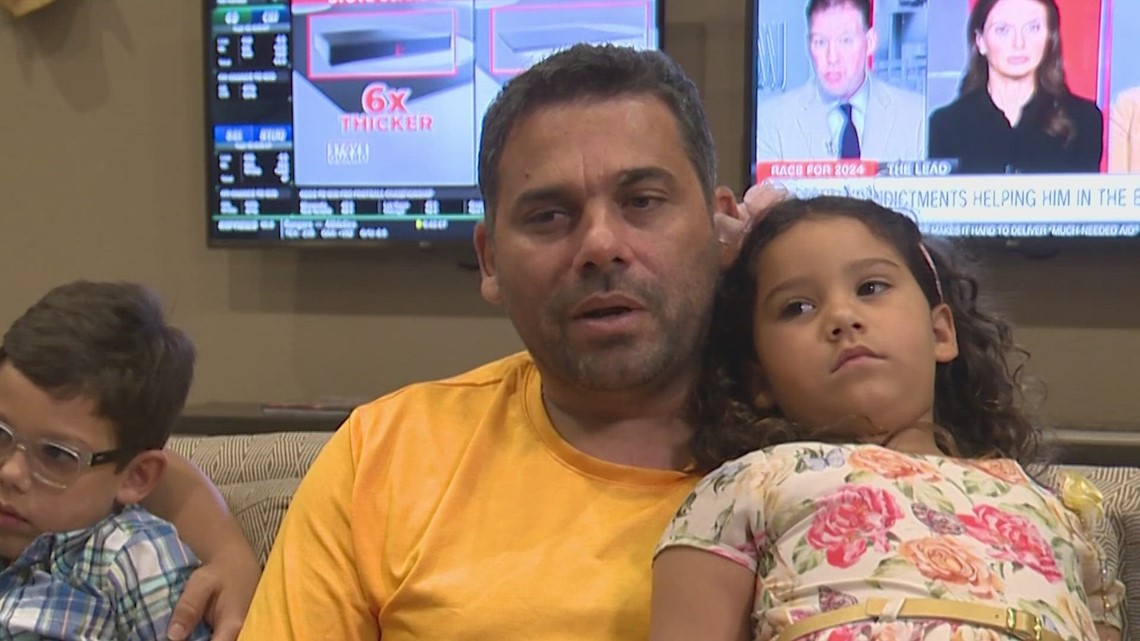 Family makes trip to celebrate birth of their child born in hotel - Vimarsana News