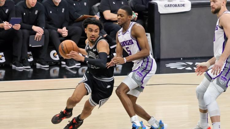 Feisty Spurs held at bay in 119-109 loss to visiting Kings; Sochan and Jones leave early with injury